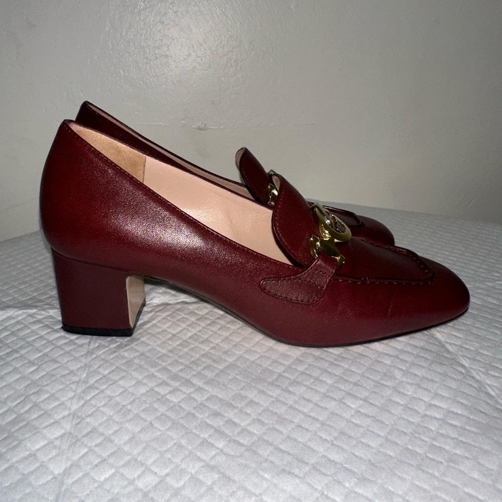 Gucci Women's Burgundy Leather Loafers with Gold Accent - Picture 2 of 14
